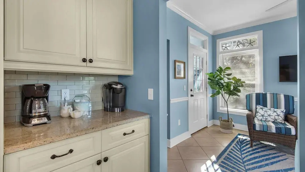 Spacious 3br, Dreamy Backyard, 2 Pools, 6-min Stroll to Beach