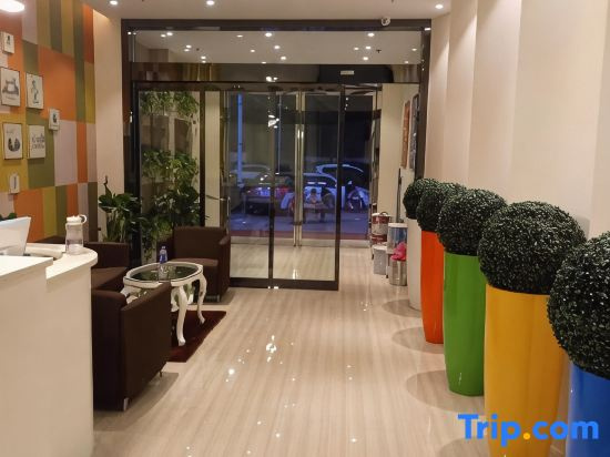 Zhengzhou Junyue Fashion Hotel (Yutong Company Huanghe Nursing College)