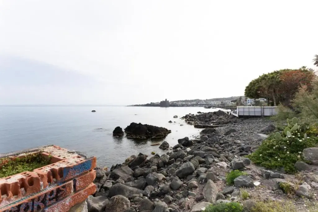 GuestHost - Aci Castello Seaview Apartment with Parking