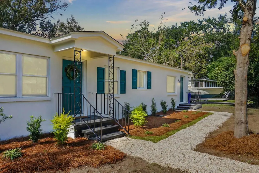 Chic Charleston Home - Half Mile to Park Circle!