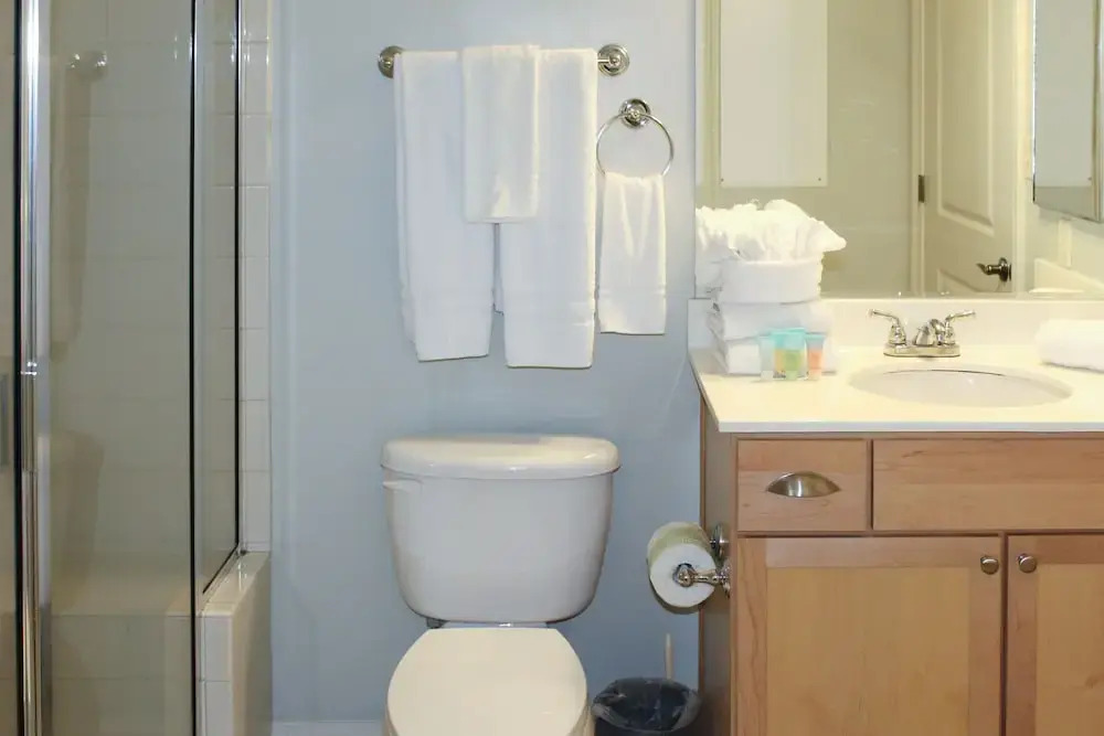 Whar305x 2 Bedroom Condo