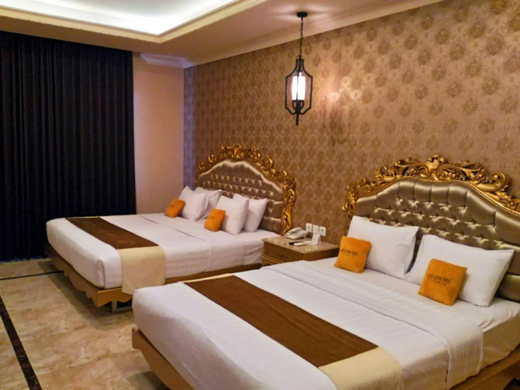 Apple Green Hotel
