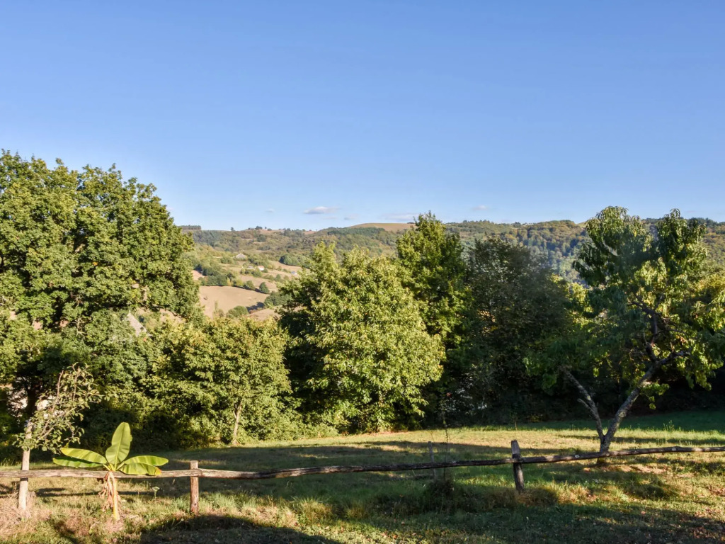 Rural Holiday Home In Sénezergues With Garden