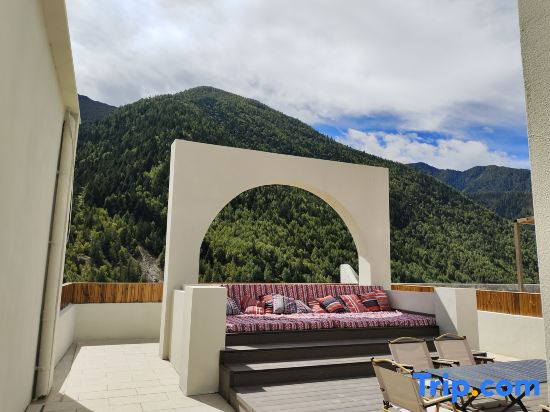 Songgema Snow Nest hotel（Close to Mount Siguniang Scenic Area）