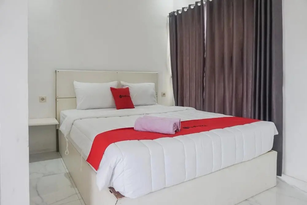 RedDoorz Syariah @ Raya Punten Batu