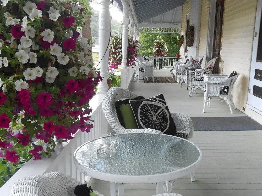 Rockwell Falls Inn and Wine Bar