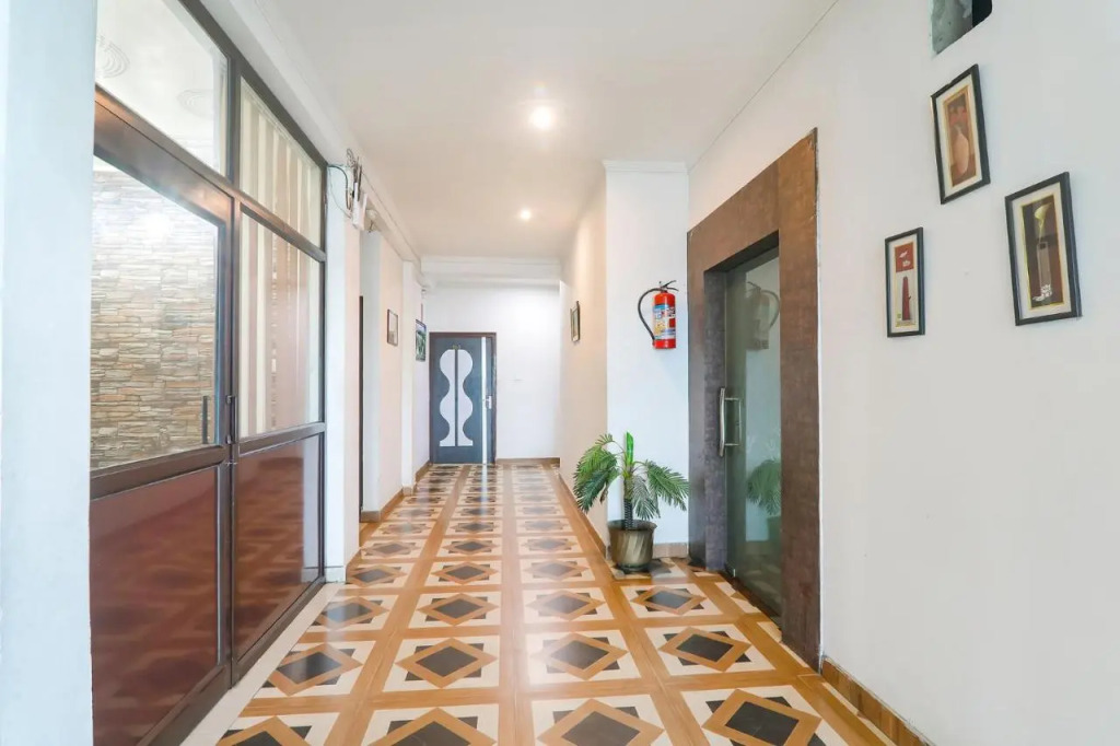 OYO 4998 Sara Residency