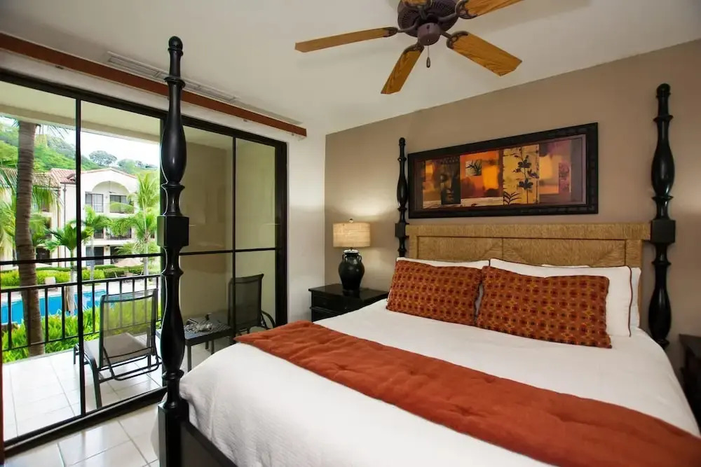 Extra-large 1 Bedroom 2nd Floor Luxury at Pacifico