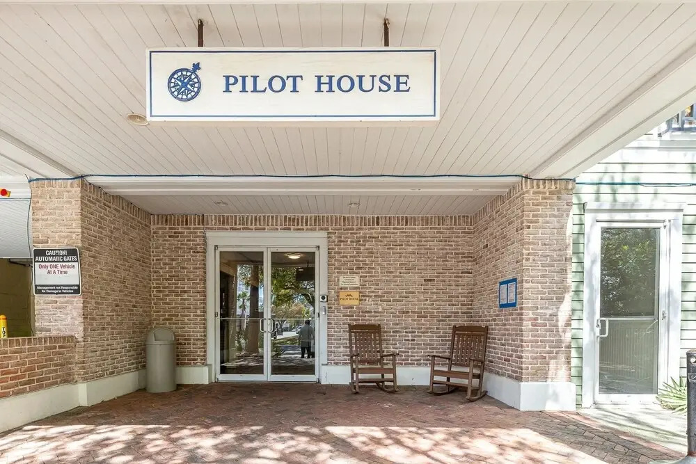 Pilot House 518 1 Bedroom Condo by RedAwning