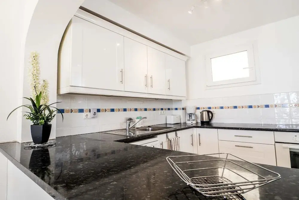Dona Lola Macarena - Fantastic beach front townhouse withing only a few meters to the beach of calahonda - CS183