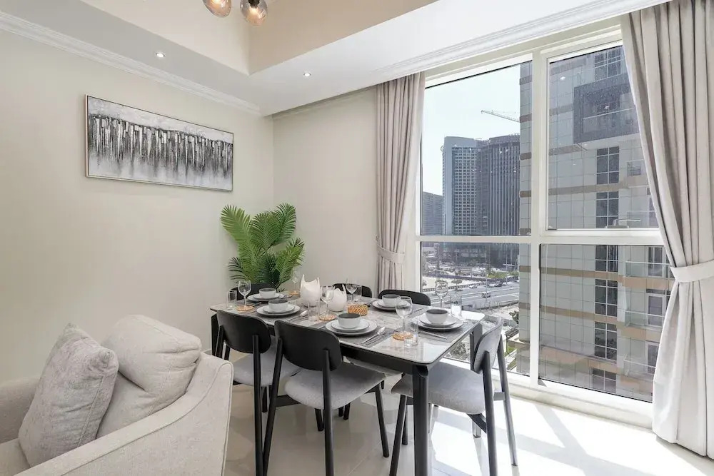 Heaven Crest Vacation Homes Downtown - Studio, 1, & 3 Bedroom Suites 2 minute walk to Dubai Mall and Burj Khalifa