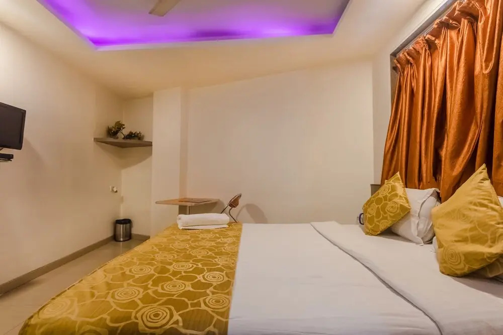 OYO 8311 Hotel Galaxy Residency