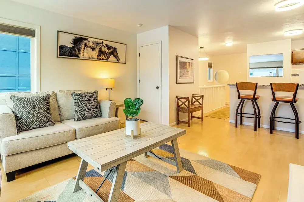 1 Mi to Dtwn: Cozy Condo in Anchorage!