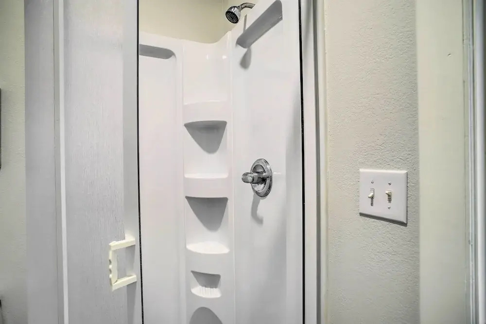 Pet-friendly Cottage, 3 Blocks to Main St!