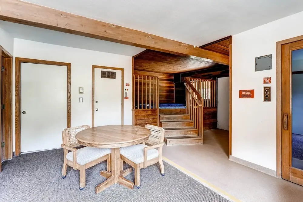 Woodbridge Inn 302 by RedAwning