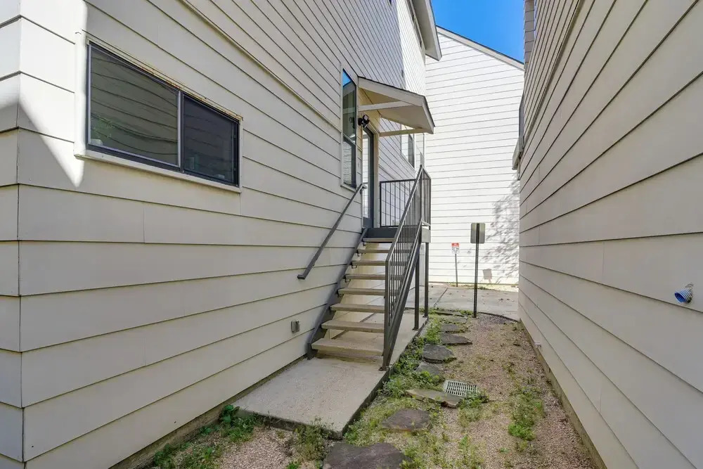 Pet-friendly Houston Townhome: 2 Mi to Downtown