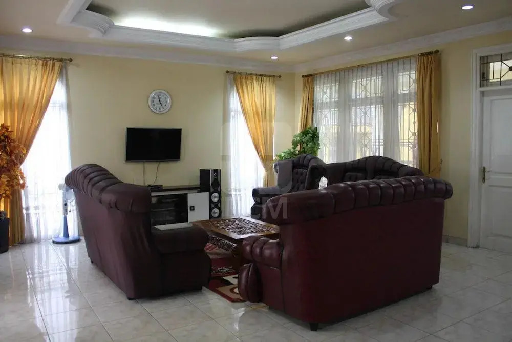 Villa Kota Bunga Azalea