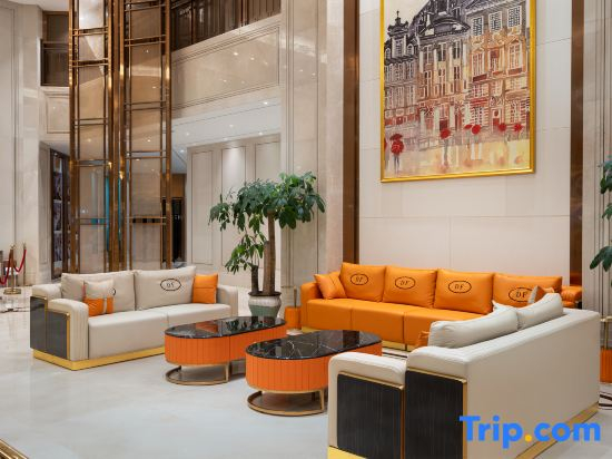 Vienna International Hotel (Guigang Guest World Plaza Gangnan Center)