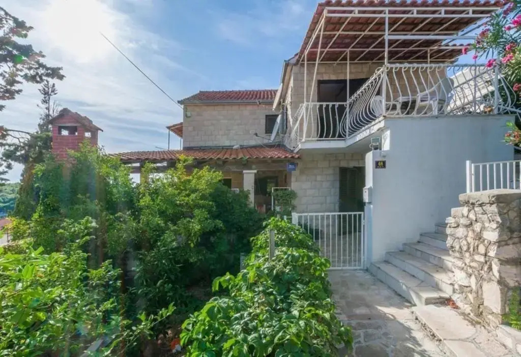 Apartments Mari-30m from the sea