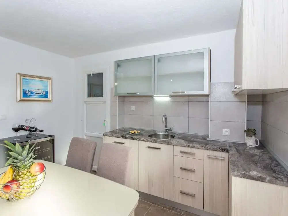 Apartments Tino- Two Bedroom Apartment With Balcony and Sea View