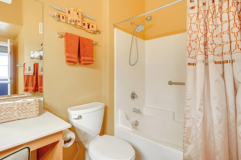 Resort-style Pools & Hot Tubs! Mtn-view Mesa Condo
