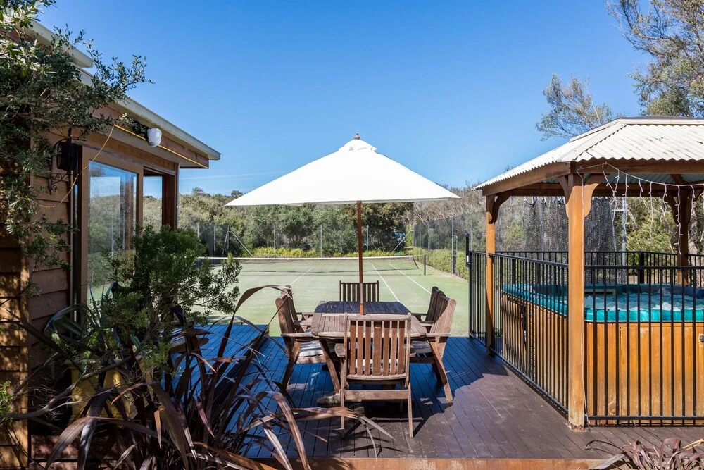 The Heyfield Hideaway: Tennis & Spa