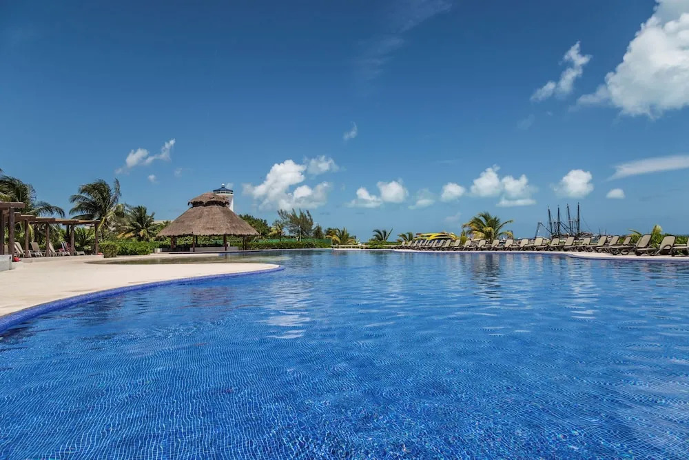 MAREA Beachfront 2 BDR - Stunning Oceanview