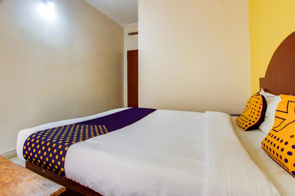 SPOT ON 71372 Hotel Bhagya Lodge