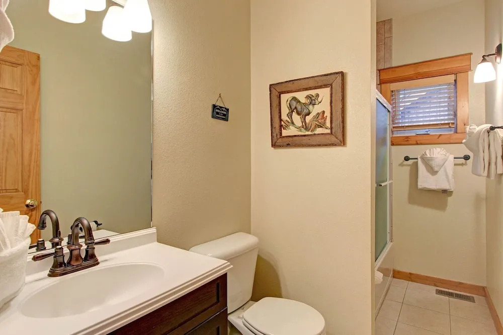Mount Enentah 37 2 Bedroom Condo by RedAwning