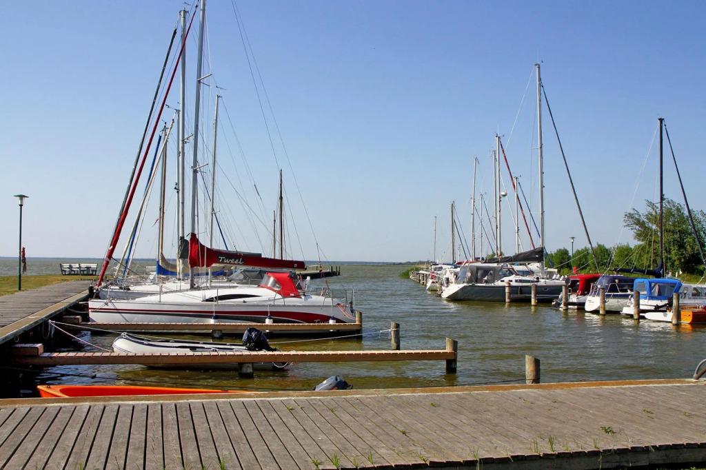 Doppelhaushaelfte am Hafen von Neuendorf