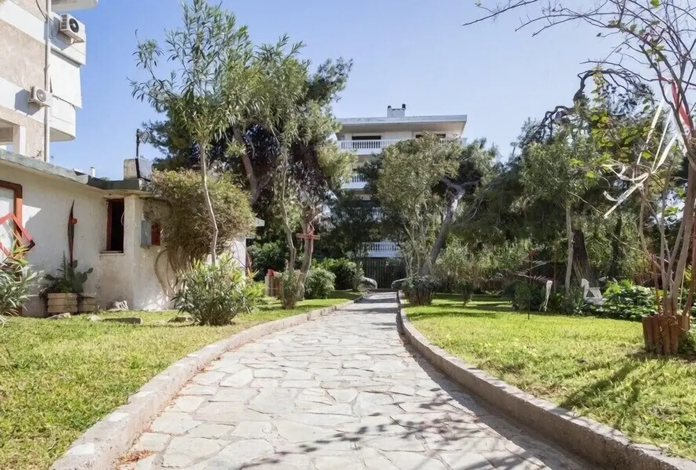 Sunny apartment with 2 bedrooms and Garden