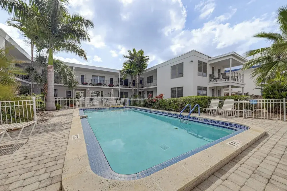 Ft Lauderdale Apt w/ Pool - 1 Mi to Beach Access!