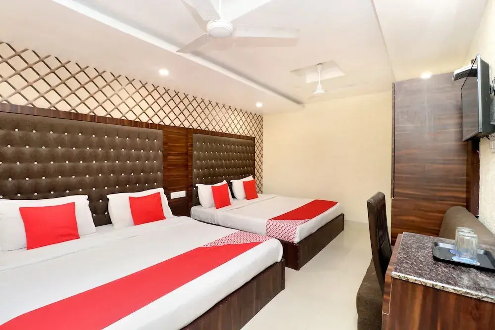 OYO 22579 Azaad Lifestyle