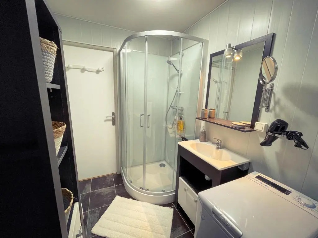 Appartement exclusif de 65 m2 en coeur de ville avec parking, accès inclus à salle de sport de 2000m2, Sauna & Hammam