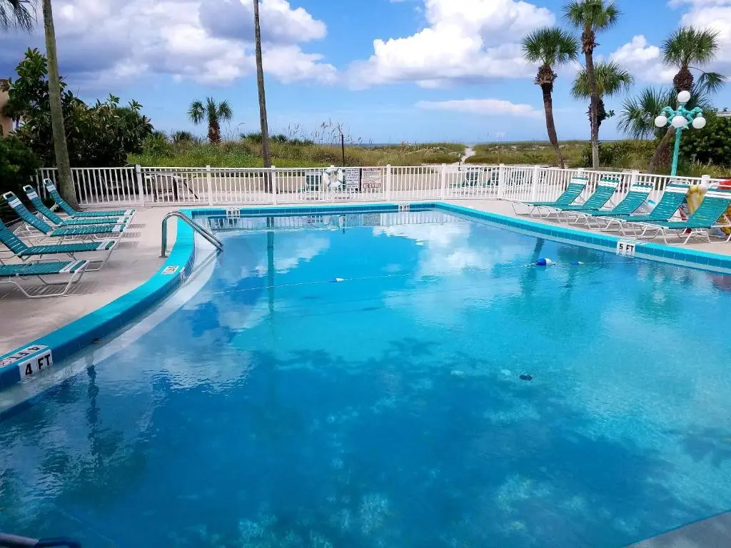 Johns Pass Beach Motel - Treasure Island Beach