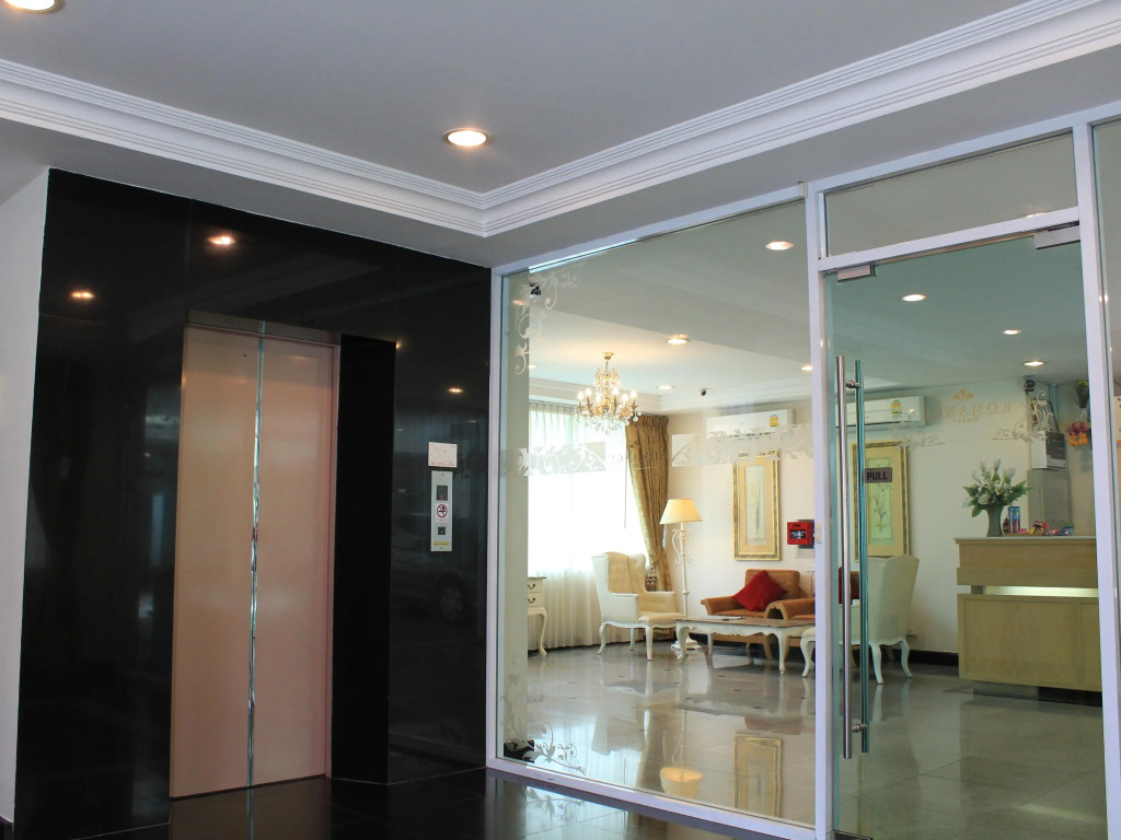 Romance Hotel Srinakarin