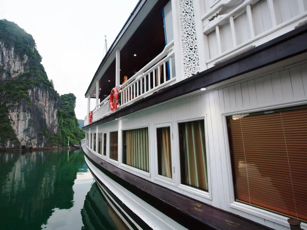 Viola Cruise Halong Bay