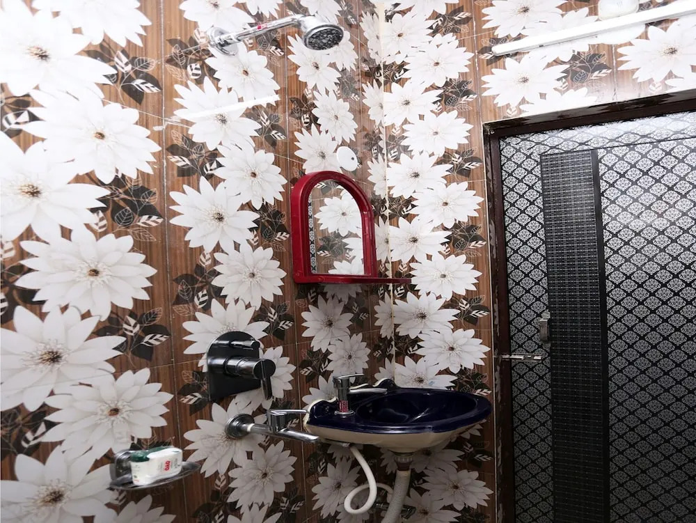 OYO 9975 Hotel Asmeet