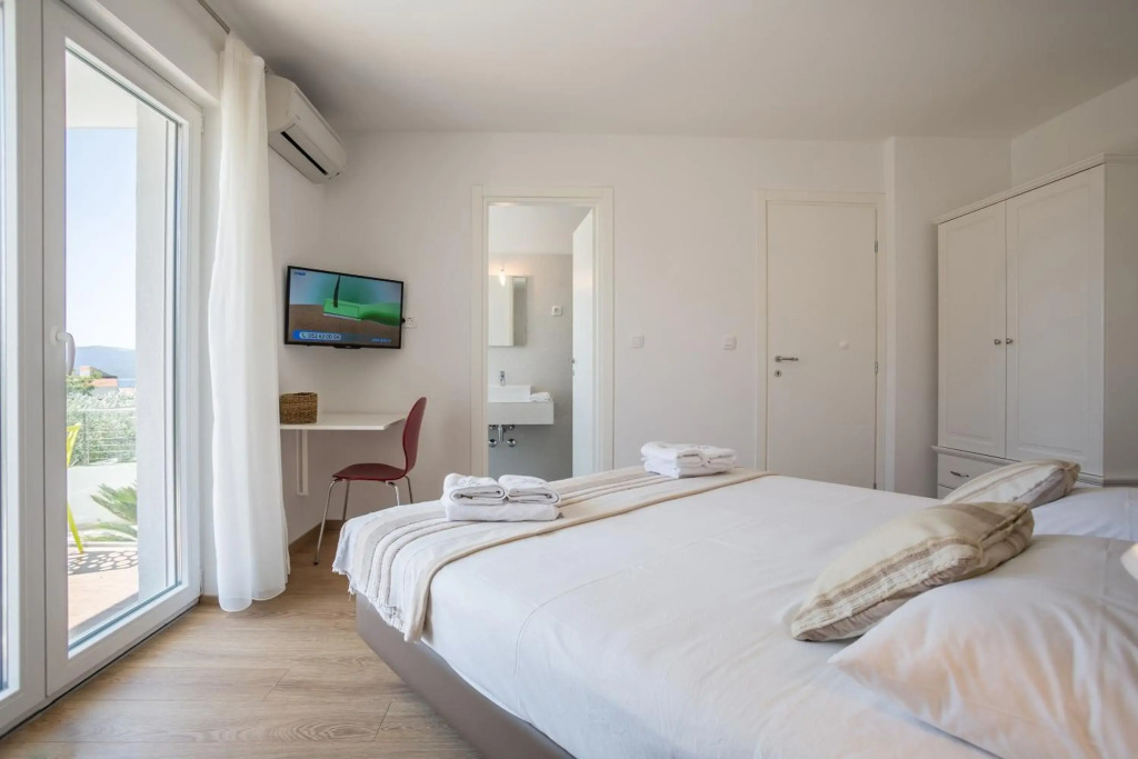 Villa Blanka in Bol for 12 ppl