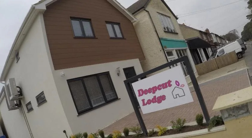 Deepcut Lodge Bed & Breakfast Self Service