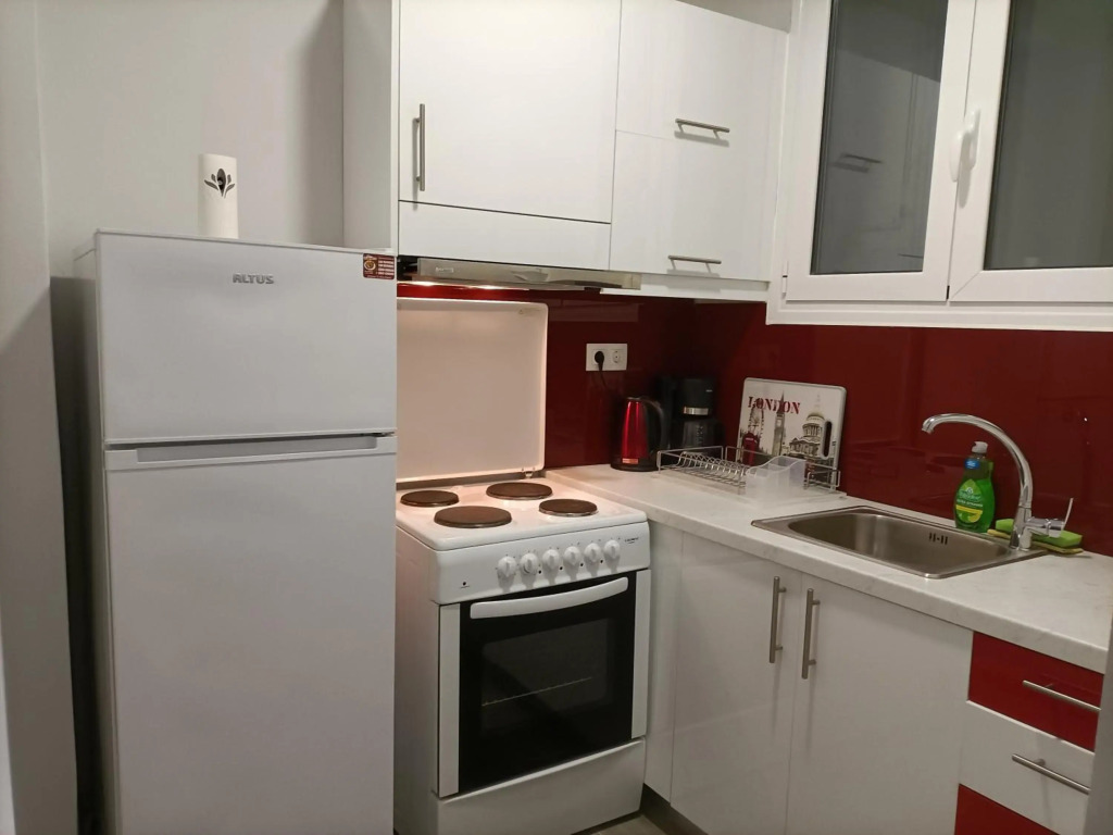 Modern Comfy Apartment near Metro