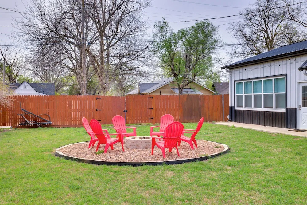 1 Mi to OU! Sleek Guest House w/ Gas Grill
