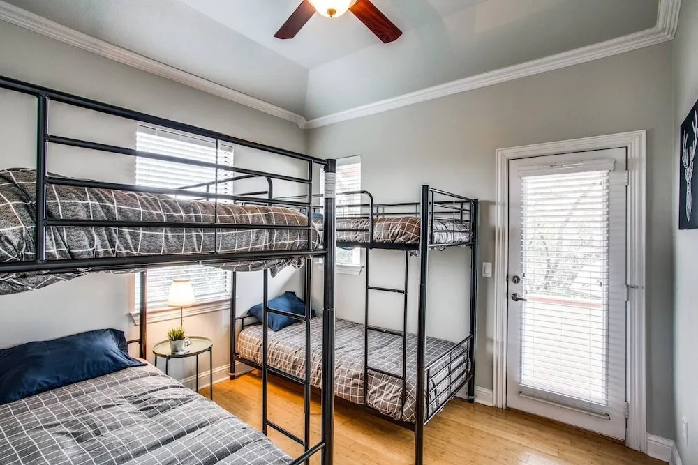 Grand Oak Lawn Town Home
