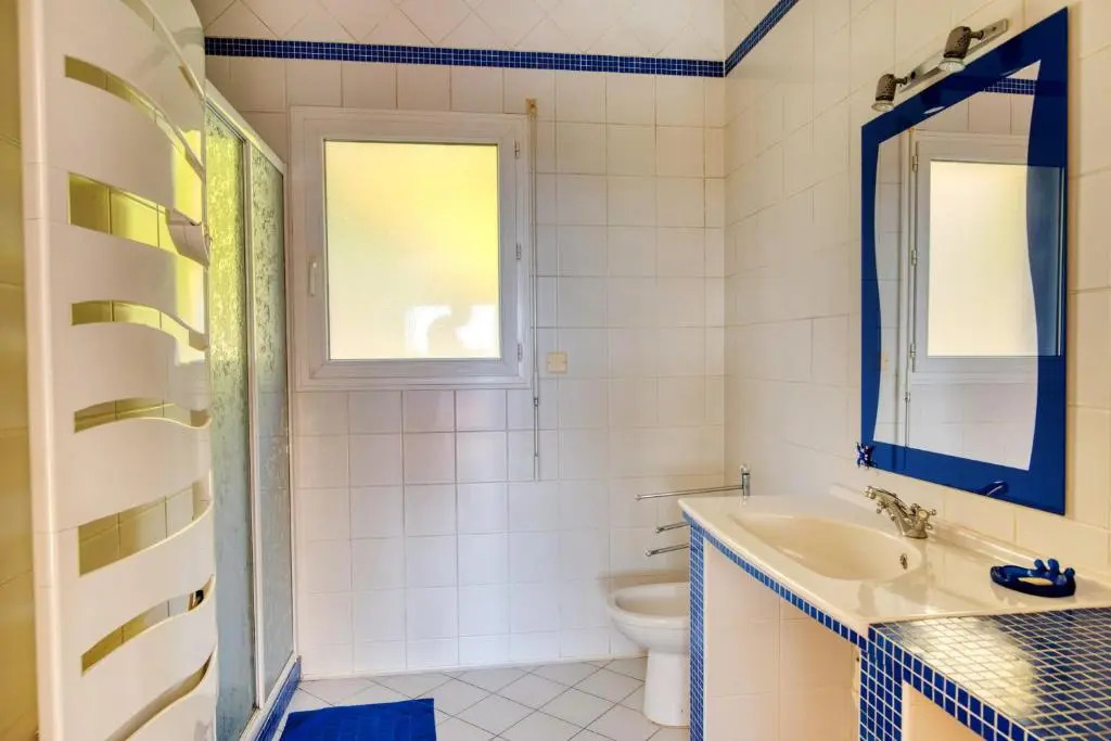 Maison de 2 chambres avec terrasse amenagee et wifi a Monlaur Bernet
