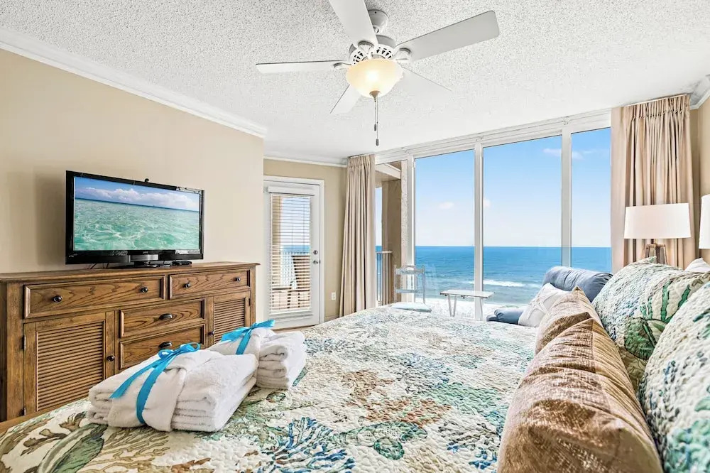 Sunset Hideaway! 3BR 3BA Sleeps 10! Beachfront! Seasonal Beach Chairs!