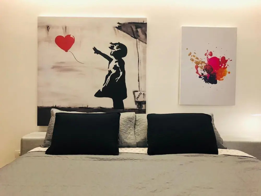 Full Stylish 2BR apartment in heart of town by Happy Address