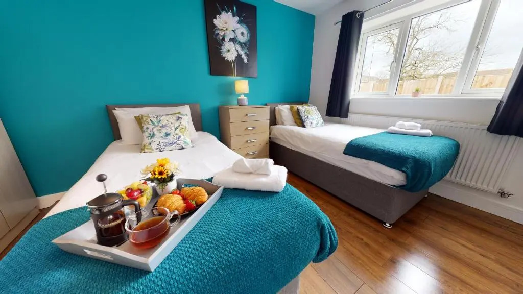 Private Spacious 2 Bedroom, 2 Bathroom & 2 Parking by Srk Accommodation