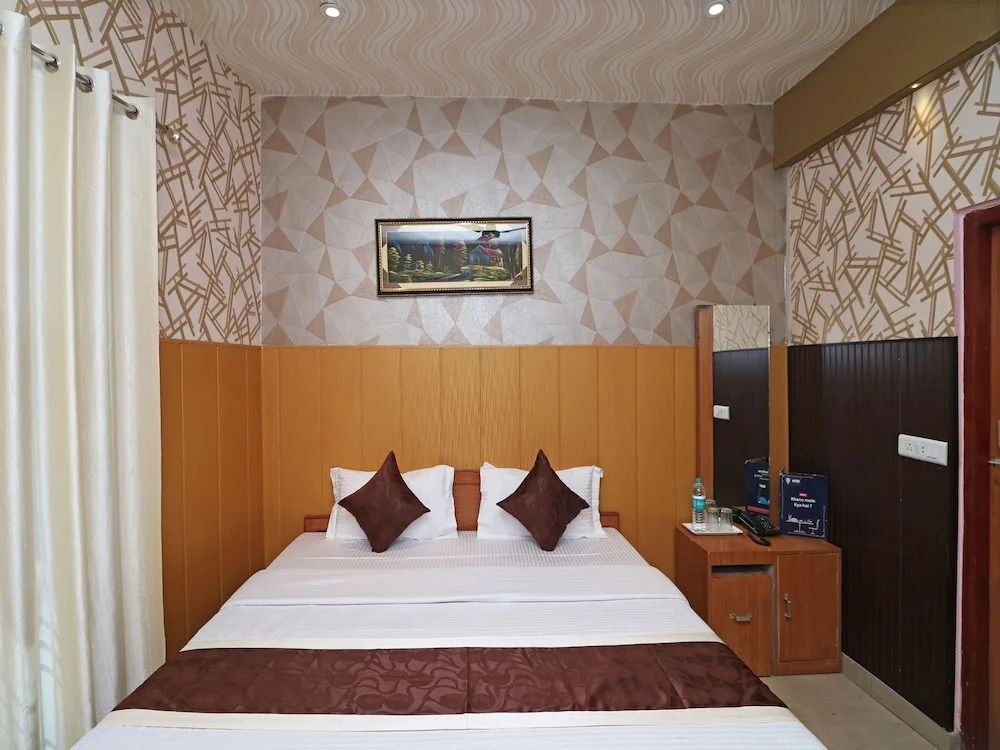 OYO 13234 Hotel Mahak