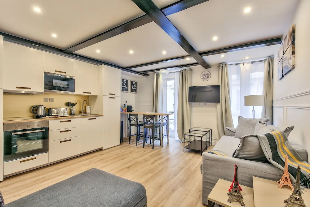 13 - Luxury Flat Eiffel Design 2
