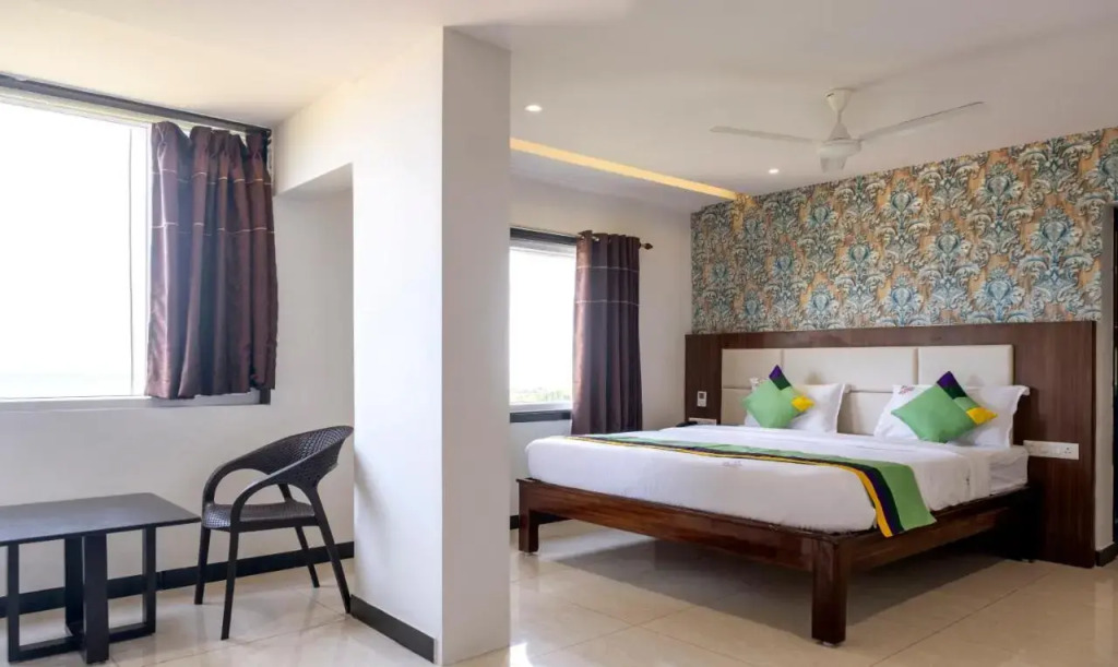 Treebo Rushi Grand, 1 km to Rushikonda Beach